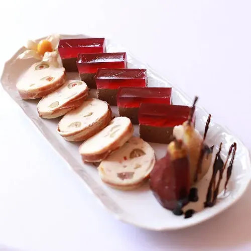 Asorti de carne. Dispoziție Vișină